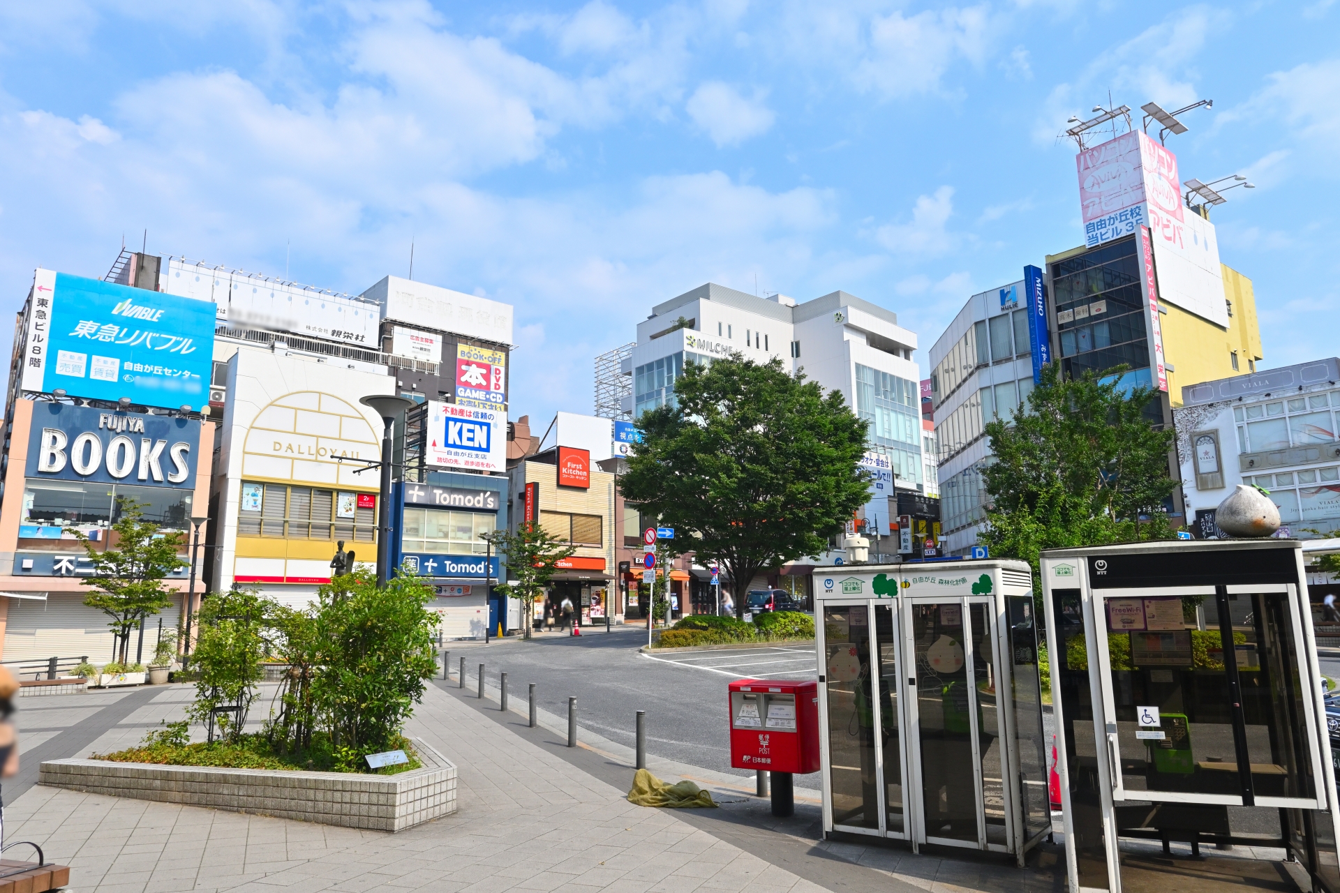 自由が丘駅前