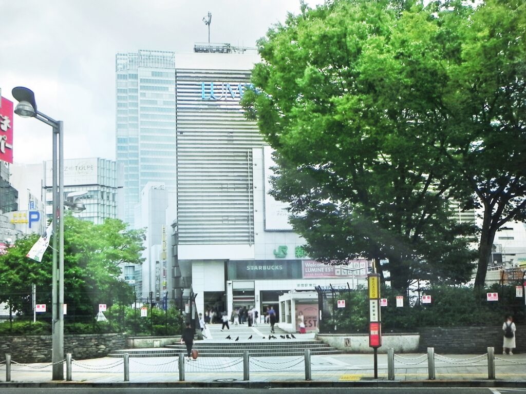 JR新宿駅前